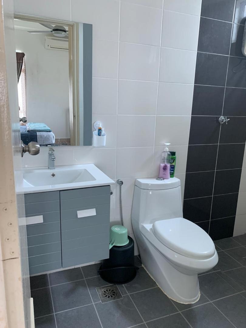 Risqi Apartment 2 Bedroom Wakaf Che Yeh Kota Bharu Værelse billede